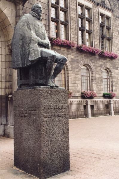 In drie grote steden zijn standbeelden van hugo de groot te vinden: Hugo de Groot - BKOR - Hugo de Groot