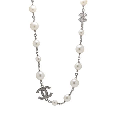 Chanel Faux Pearl And Crystal Cc Necklace — Oliver Jewellery