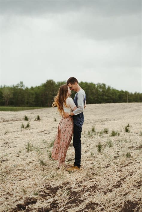 Engagement Engaged Alberta Couples Centralalberta Fun Intimate Jessicakaitlynphotography Love