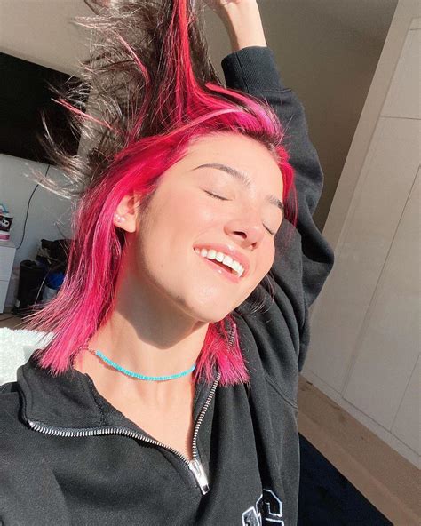 Charli Damelios New Hair Comes After Trolls On Tiktok Bully Her