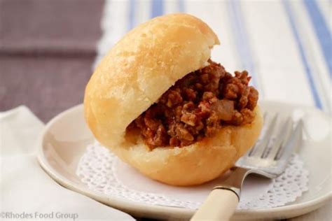 Ground beef is such a versatile, keto friendly ingredient. Curried Mince Vetkoek | Recipe | Minced beef recipes, Beef ...