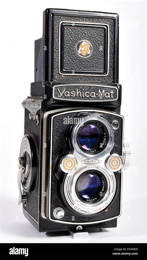 A Vintage 1950s Yashica Mat Twin Lens Reflex Camera Stock Photo Alamy