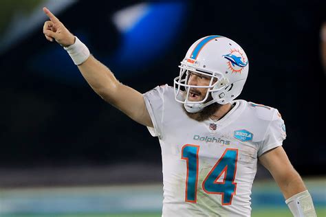 The latest nfl news for the miami dolphins with game schedules, projected box scores and pff grades. Ryan Fitzpatrick Sets NFL Record as Dolphins Defeat ...