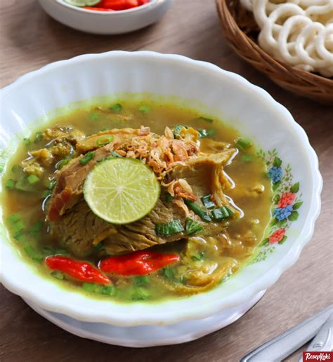 Bersihkan daging, kering kan pakai tisue dapur, iris tipis tuang kecap asin, minyak wijen, dan 1 sdm maizena (biarkan 10 menit) · iris kasar . Soto Daging Sapi Khas Madura Bening Gurih - Resep | ResepKoki