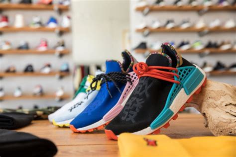 Jan 04, 2021 · covid update: A sneaker boutique is bringing exclusive shoes and apparel ...