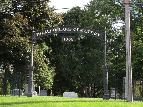 Diamond Lake Cemetery In Mundelein Illinois Find A Grave Begraafplaats