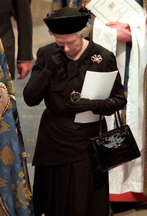 Pin En Diana Dianas Funeral And Burial