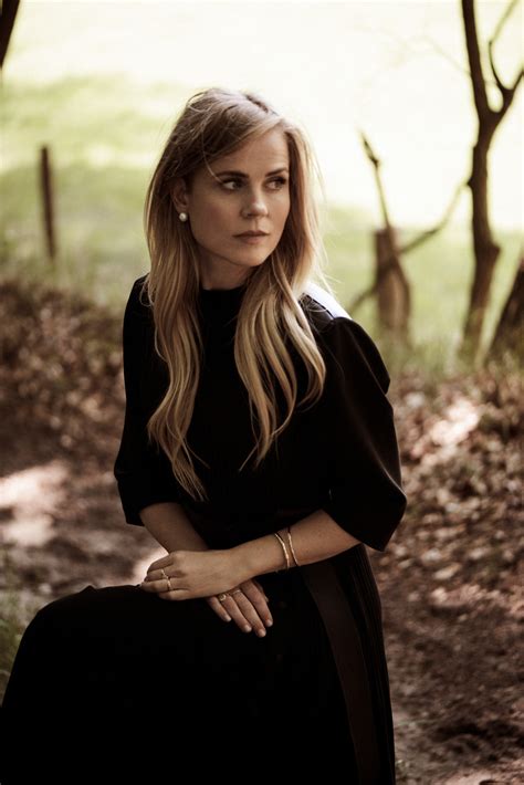 As a member of the common linnets, she finished in second place at the eurovision song contest 2014. Ilse DeLange: 'Ik wilde een plaat die rootsier klonk dan alles hiervoor' | Het Parool