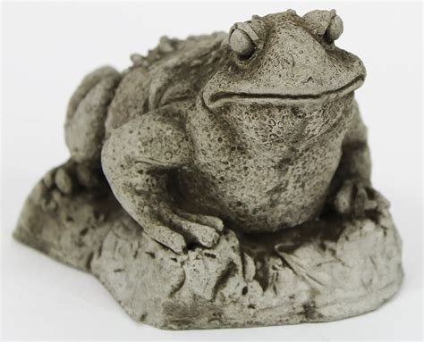 Frog On Rock Concrete Garden Statue Cement Toad Figurine Cast Stone