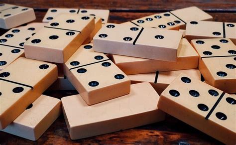 Dominoes Dream Meaning And Symbolism Dream Glossary