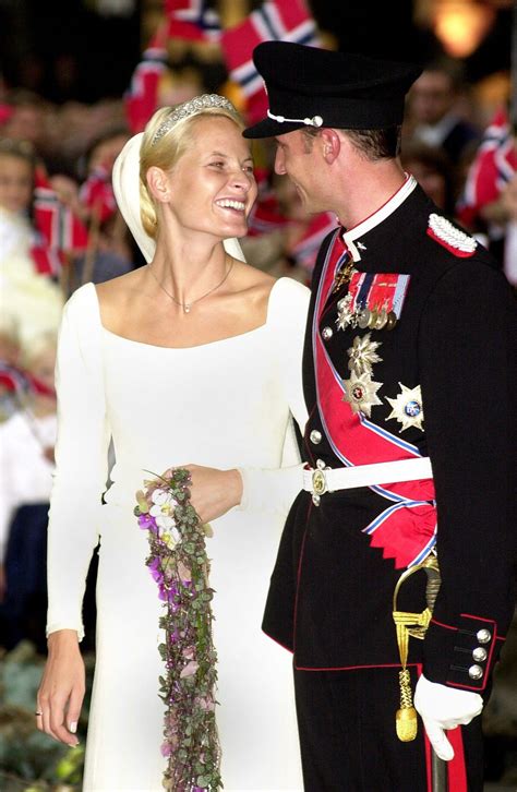 Married crown prince haakon magnus in oslo cathedral on 25 august 2001. Príncipe heredero Haakon Magnus de Noruega & Srta Mette ...