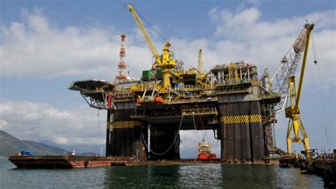 Petrobras aprova contratação de maior plataforma de petróleo do Brasil