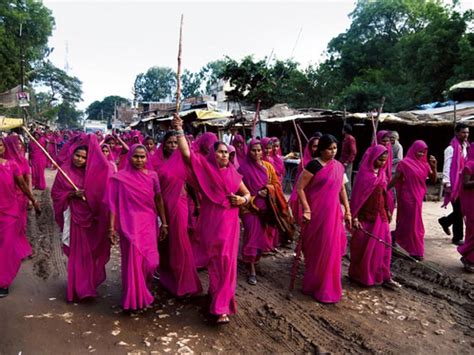 Indias Gulabi Gang A Force To Be Reckoned With Lifestyle Gulf News