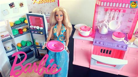 Hoy en el menú tenemos: Juegos de Barbie - La Barbie en la Cocina - YouTube