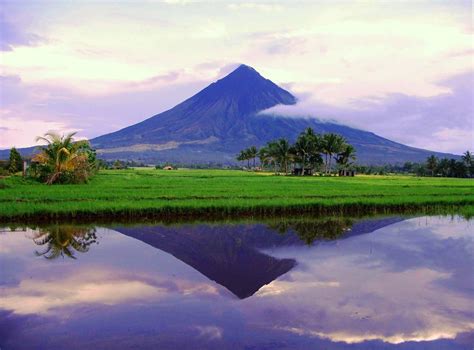 Mayon Volcano Philippines Mayon Volcano Is Located In Lega Flickr