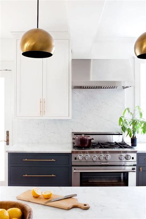 On cabinet drawers , these pulls lay in a flat, horizontal orientation. 14 White Marble Kitchen Backsplash Ideas You'll Love