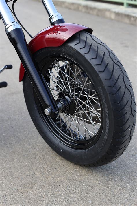 Get all the details on this sleeper dyna that isn't as popular as some. Dyna Street Bob 200