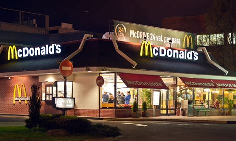 We're looking for the best food the joint offers on a budget. The 9 Most Memorable Crimes That Happened at Fast Food ...