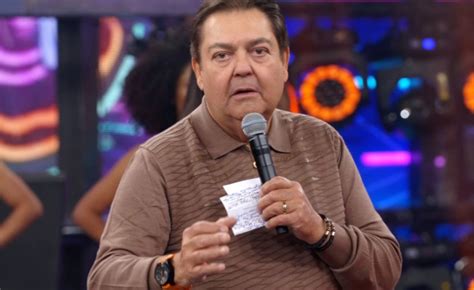 Comandado por faustão (fausto silva) o programa tem quadros de dança, música, disputas, desafios, artistas, entrevistas, vídeo cassetadas, histórias emocionantes e muito mais. Globo toma decisão e decide dar fim ao quadro Ding Dong do ...