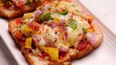 Quick Bread Pizza Recipe In Just 5 Minutes With Video