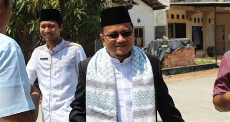We are a foundation that provides shariah compliant financing for malaysian. Komitmen Untuk Pendidikan Islam, dr. Maulana Bangun SD Insan Madani Bagi Anak Yatim dan Kaum ...