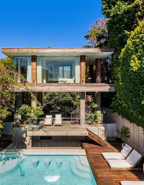 Pamela Anderson Selling Malibu Home To Live Permanently On Vancouver