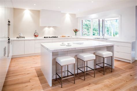 There are some fundamental design principles when it comes to a distance of 1500mm between units will allow two people to pass with ease when the doors are closed. Streamlined style: kitchen design - Completehome