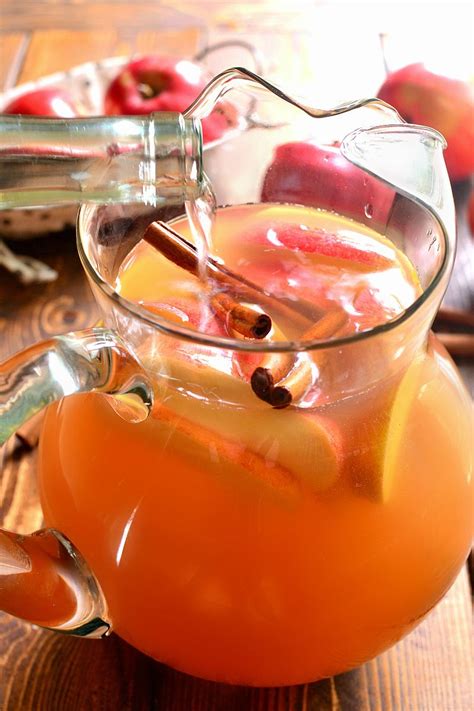 Apple Pie Sangria tastes just like apple pie...in a glass! THE perfect drink for fall! | Apple ...