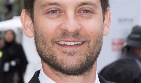 Please Look At These Photos Of Tobey Maguire With Long Hair Digg