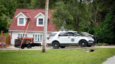 Des Moines police find 2 bodies in home after child calls 911