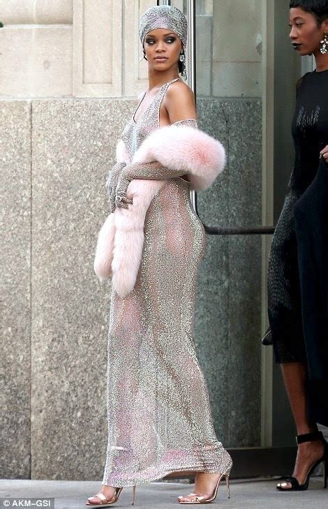 Rihanna Goes Naked In Sheer Embellished Dress She Picks Up Fashion Icon Award This Is Miss