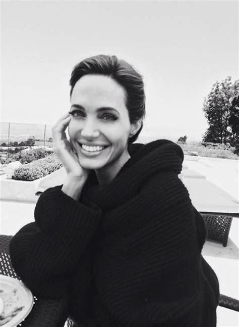 Angelina Jolie Belleza Exótica Tras La Lente De Mario Testino Foto