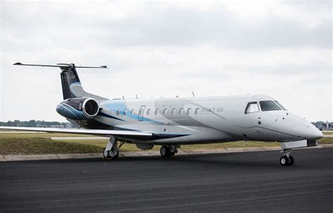 The embraer legacy 650 is a long range jet that is typically outiftted with three cabin zones and has a range of 3,900nm. Plane Embraer Legacy 650 - AVIS AERO