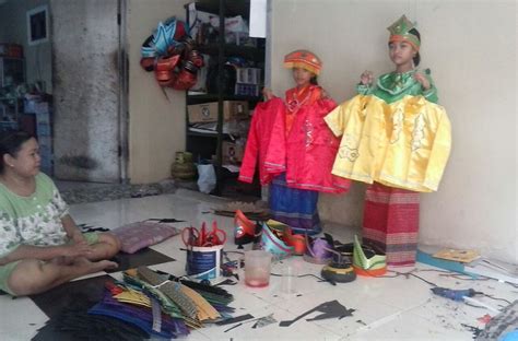 Kerja borongan dibawa pulang tangerang Desa Sawocangkring Punya Home Industri Pakaian Adat Terkenal
