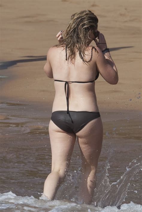 Diary Lifestyles Hilary Duff Black Bikini At The Beach In Hawaii
