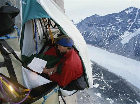 Overview Portaledge Camping Extreem Camp With Hanging Tent On Cliff