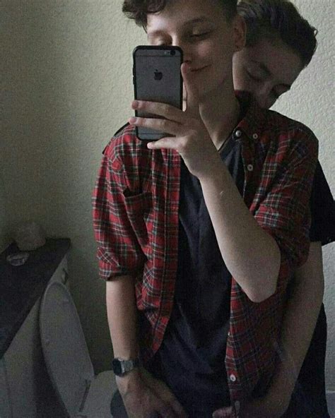 A Selfie Hug Ragazzi Gay Fidanzati Amore Gay