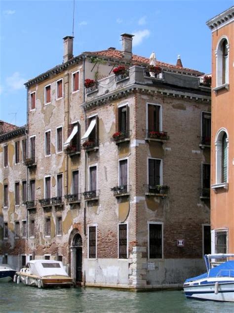 Hier finden sie nützliche links zu immobilienseiten im internet. Wohnung v. Commissario Brunetti - Venedig