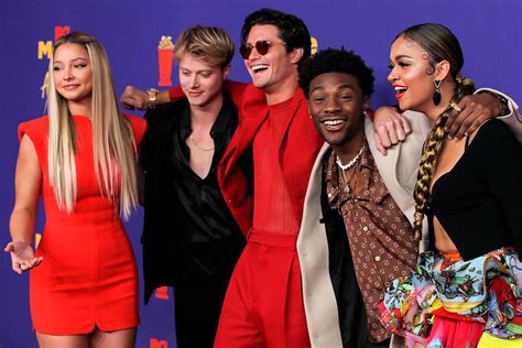 Outer Banks Cast Reunite At Mtv Movie And Tv Awards Red Carpet Pics