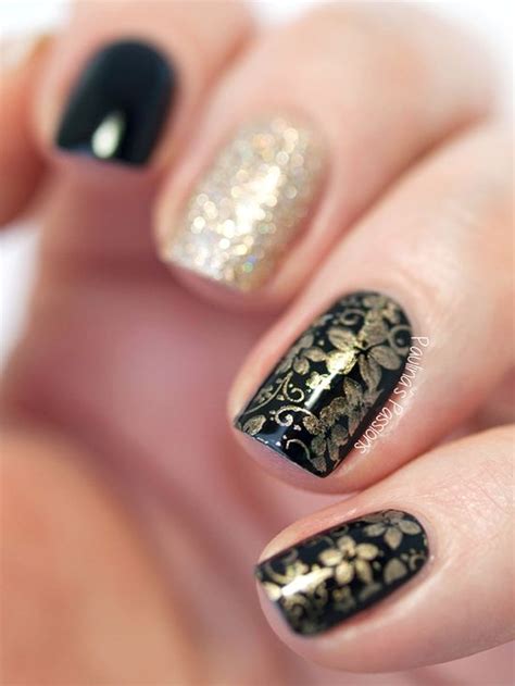 Therefore, i used golden cloth. 35 Perfect Black And Gold Nail Art Designs