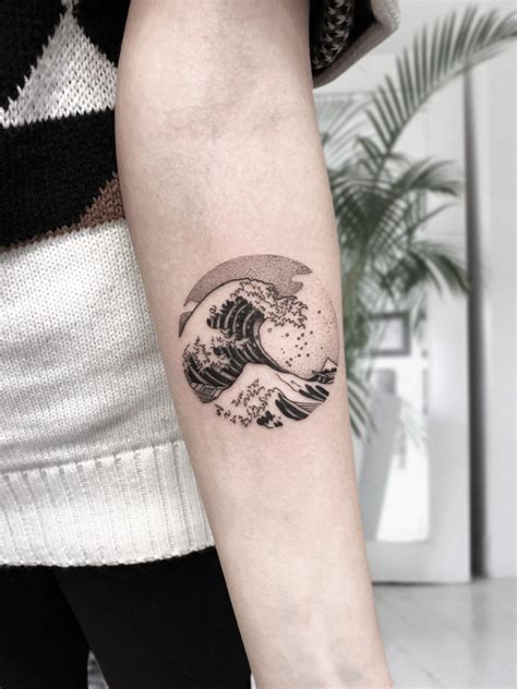 Hokusai Wave Tattoo Michele Costante Waves Tattoo Tattoos Wave