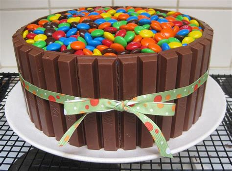 Die dekoration dieser torte gefällt mir besonders gut (obwohl die zutaten ziemlich teuer sind). The Funky Foodgasm: Kit Kat Cake