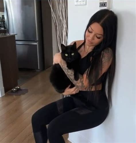 Valerie Cossettes Cat Helps Her With A Workout Demotix