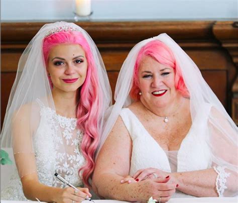 世間からの偏見を超えて37歳差のレズビアンカップルが結婚 Peachy ライブドアニュース