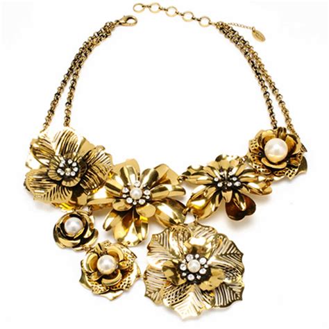 Latest Celebrity Accessories Trends For