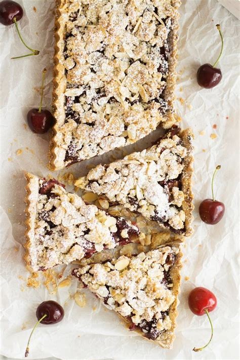 Am vergangenen freitag hatte mein mann geburtstag, also hab ich neben den 2 kuchen für seine arbeitskollegen auch noch einen für die familie gebacken. Schnelle Kirsch-Tarte mit Mandeln - Zimtkeks und ...