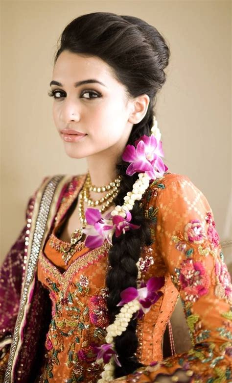 Pin By Meher K On Desi Style Indian Wedding Hairstyles Indian
