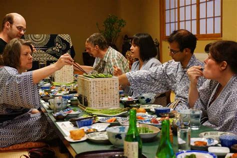 Japanese Etiquette 101 Eating And Drinking