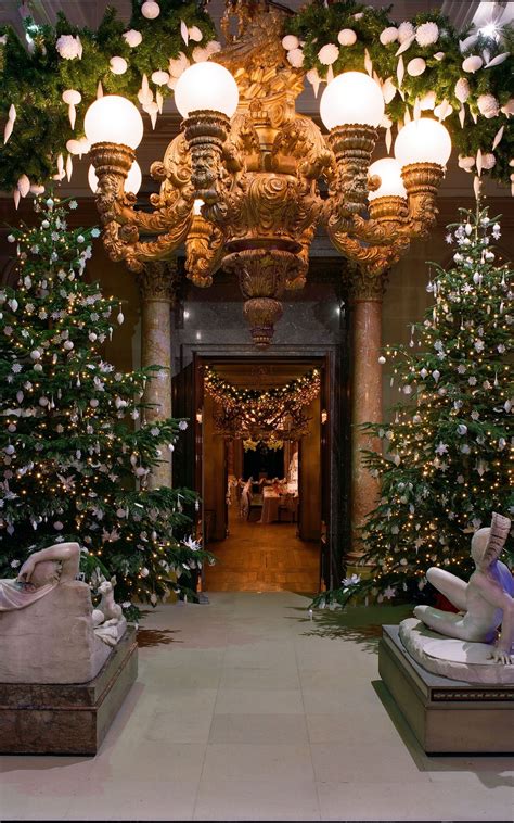 The decorations have only gotten more elaborate with time. Behind the scenes of Chatsworth House at Christmas in 2020 ...