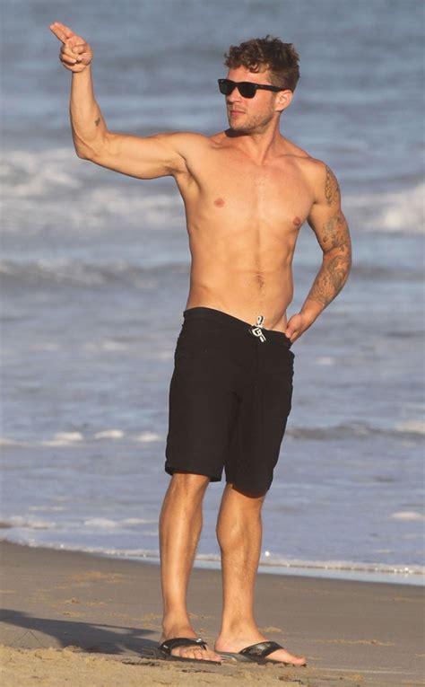 Ryan Phillippe Flexes His Muscles And Flaunts His Rock Hard Abs On The